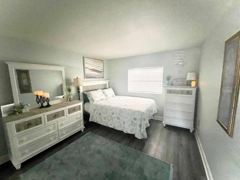 Sparkling 2Bed 1Bath Beach Home - Unit 214 شاطئ كوكوا المظهر الخارجي الصورة