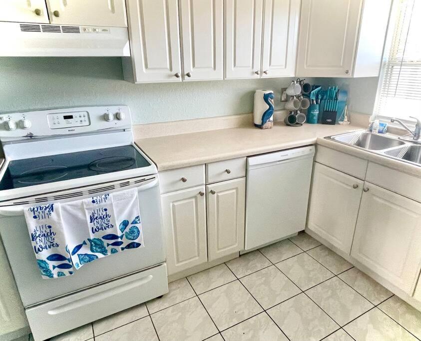 Sparkling 2Bed 1Bath Beach Home - Unit 214 شاطئ كوكوا المظهر الخارجي الصورة